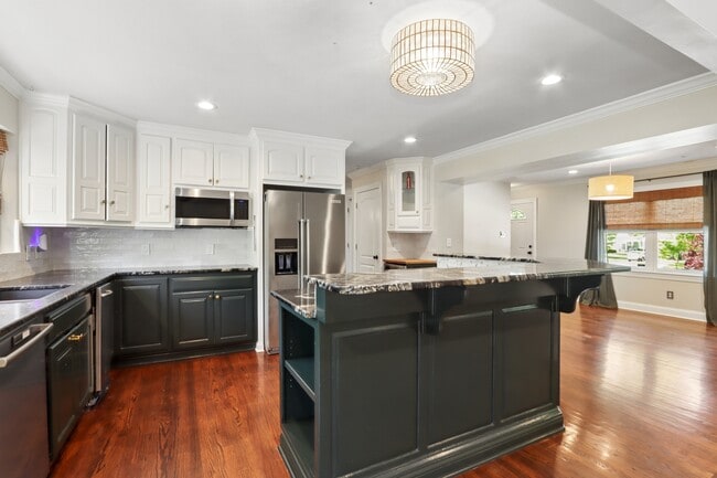 Building Photo - 8125 Lamar Ave