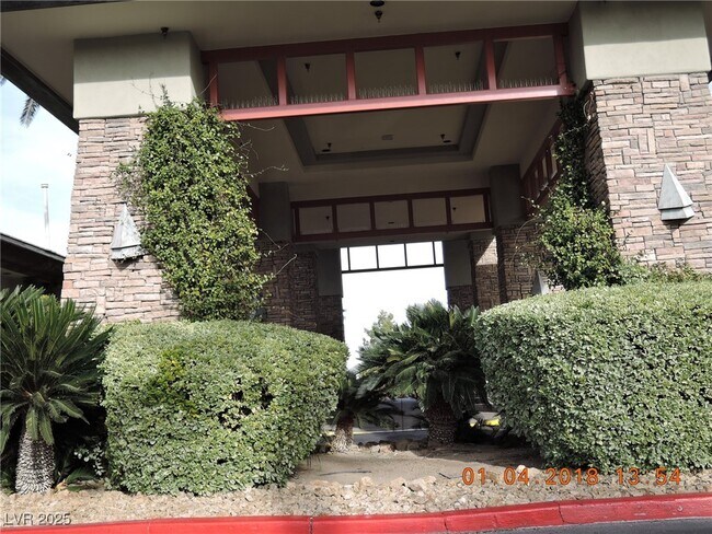 Building Photo - 397 Hidden Hole Dr