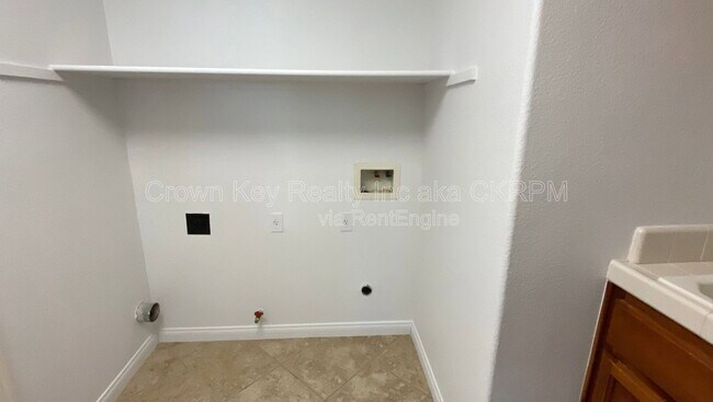Building Photo - 1030 Eastlake Cir