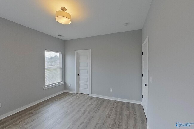 Building Photo - 520 White Oak Cir