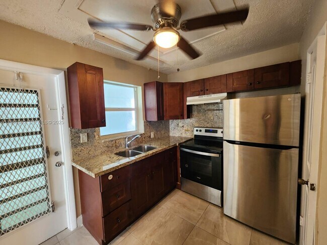 Building Photo - 1400 NW 43 Terrace