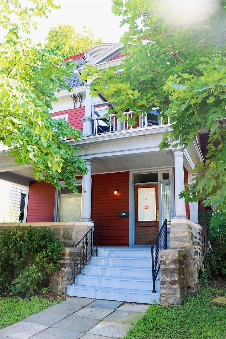 Building Photo - 72 Walnut St