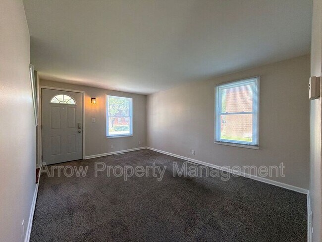 Building Photo - 5447 Benton St
