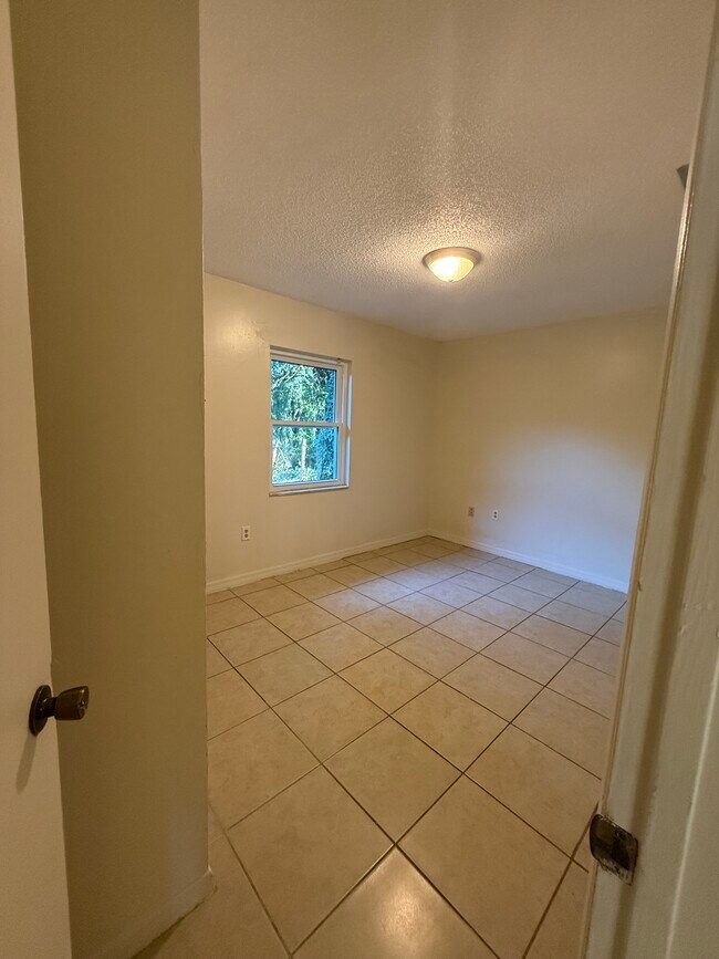 Building Photo - 810 N Hudson St