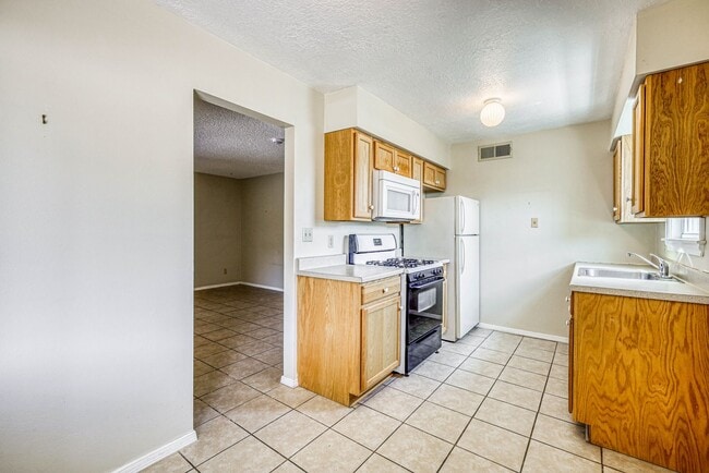 Building Photo - 4555 Sun Valley Dr