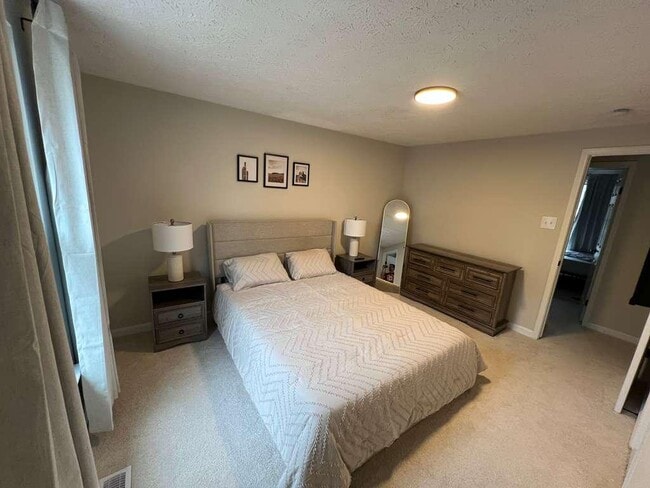 Building Photo - 442 Shady Glen Dr