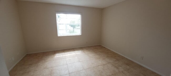 Building Photo - 409 Executive Center Dr