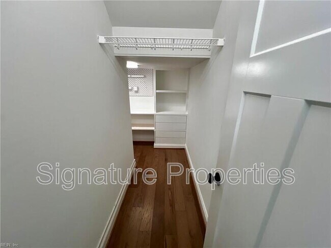 Building Photo - 309 Cairns Rd