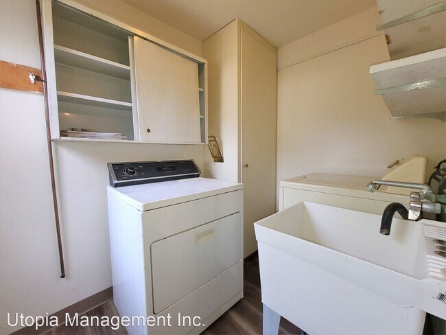 Building Photo - 4 br, 3 bath House - 4159 Taos Drive