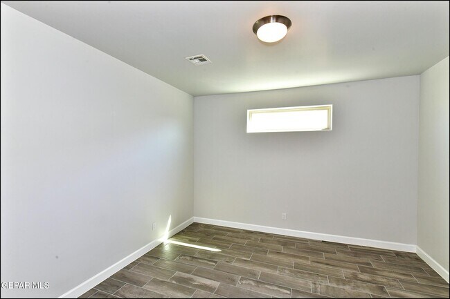 Building Photo - 13146 Cleethorpes St