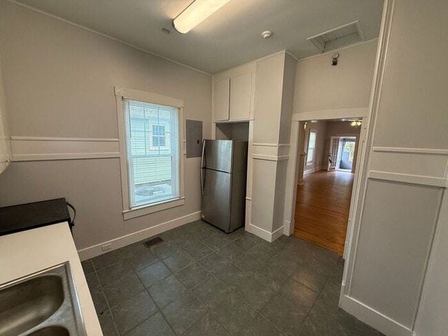 Building Photo - Pensacola - East Hill - 2 Bedroom, 1 Bathroom