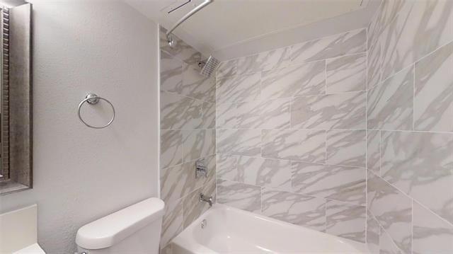 Building Photo - 404 E 9th St