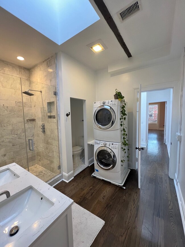 Building Photo - 122 Mercer St