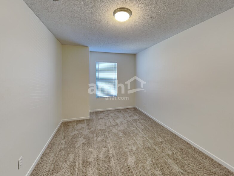 Building Photo - 2142 Olympia Dr