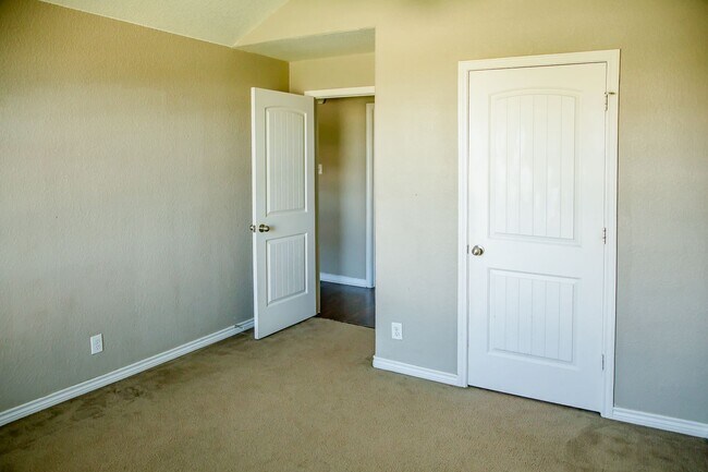 Building Photo - For Lease – $2,100/month | $2,250 Security...