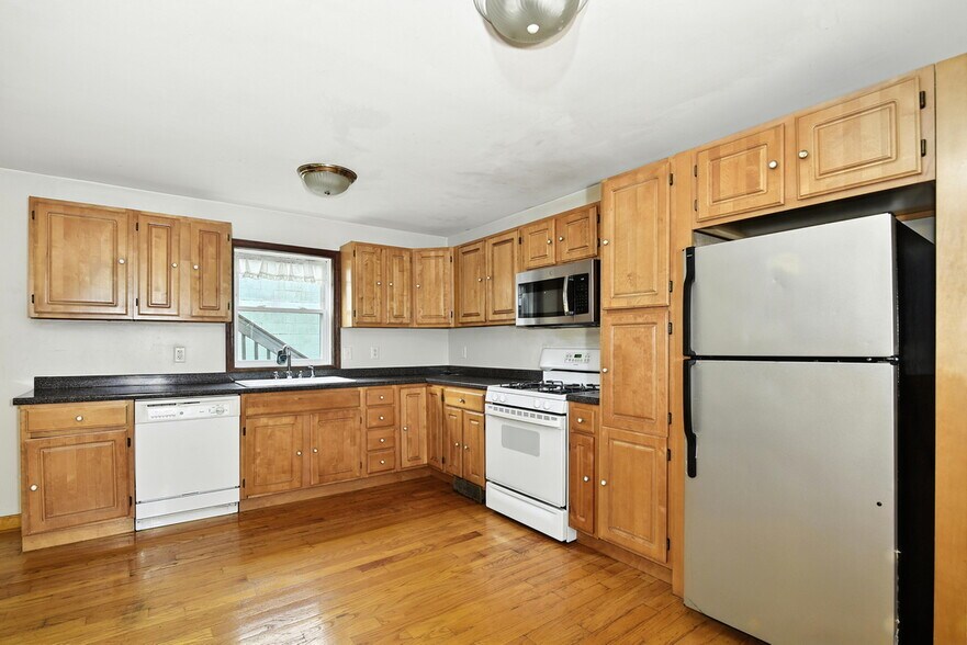Primary Photo - 12 Fenton St