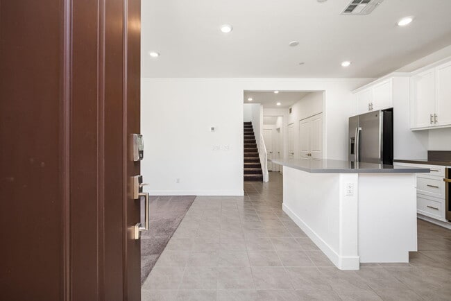 Building Photo - 76305 Columbia Dr