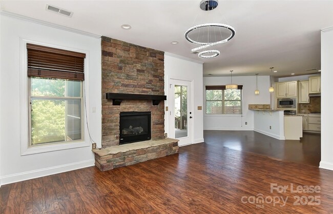 Building Photo - 549 Daventry Ct