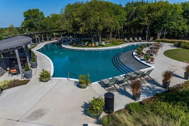 Building Photo - 808 Parkland Dr