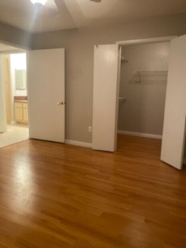 Building Photo - 1 Bedroom Condo located at Bella Club