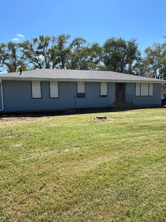 Building Photo - 3776 E Country Club Rd