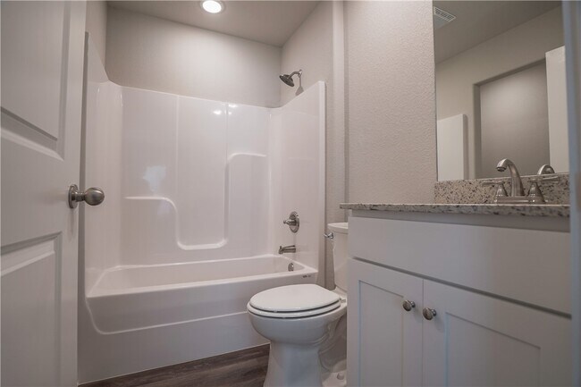 Building Photo - 748 N Honey Locust Bnd