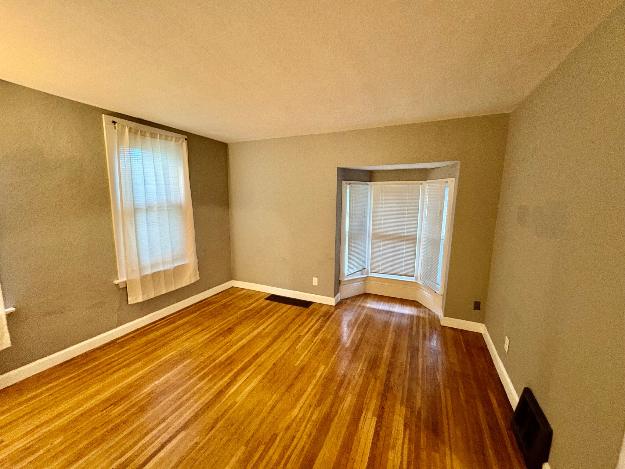 Building Photo - 168 W Forbes Ave