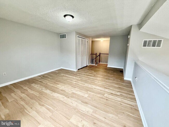Building Photo - 2206 Brookhaven Dr