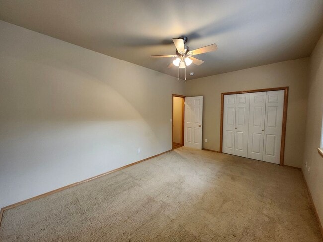 Building Photo - Stunning S. Richland Home- Home Office, Soaking Tub in Primary Suite Bathroom