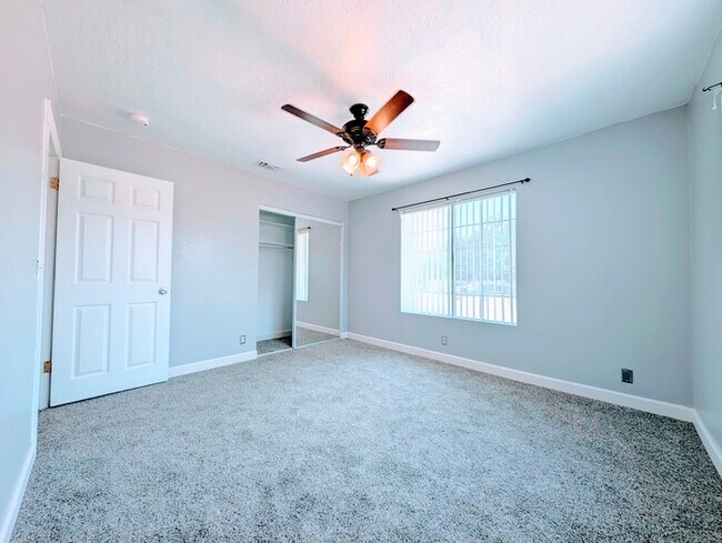 Building Photo - 4 bed with Dual master bedrooms and Solar ...