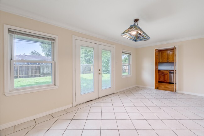 Building Photo - 4025 Silverwood Dr