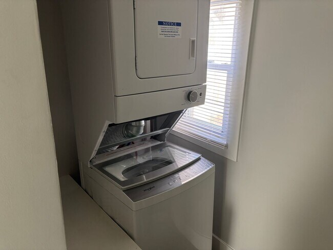 Building Photo - 1427 Wall St