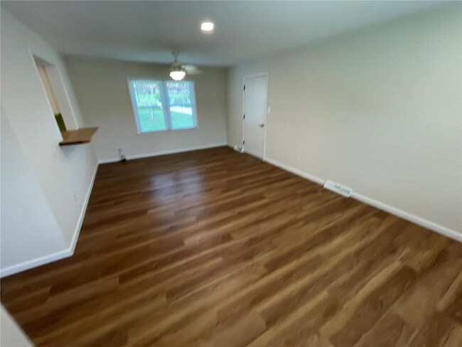 Building Photo - 433 Essen Ln