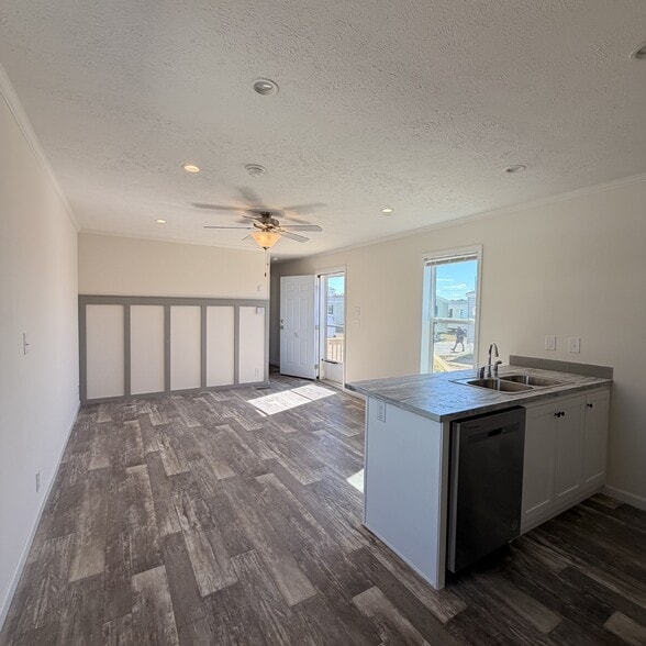 Building Photo - 251 Old Country Rd