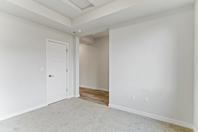 Building Photo - Bueaitful 4 bedroom home with 1 bed 1 bath MIL!