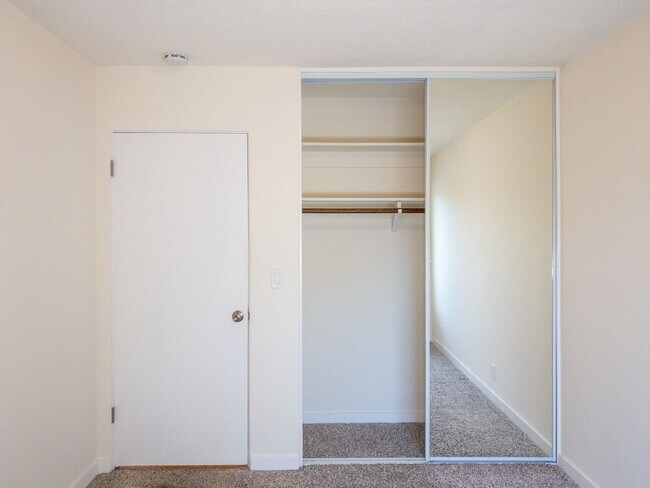 Building Photo - Tranquil 1BR/1BA Updated Unit! Tam Valley!...