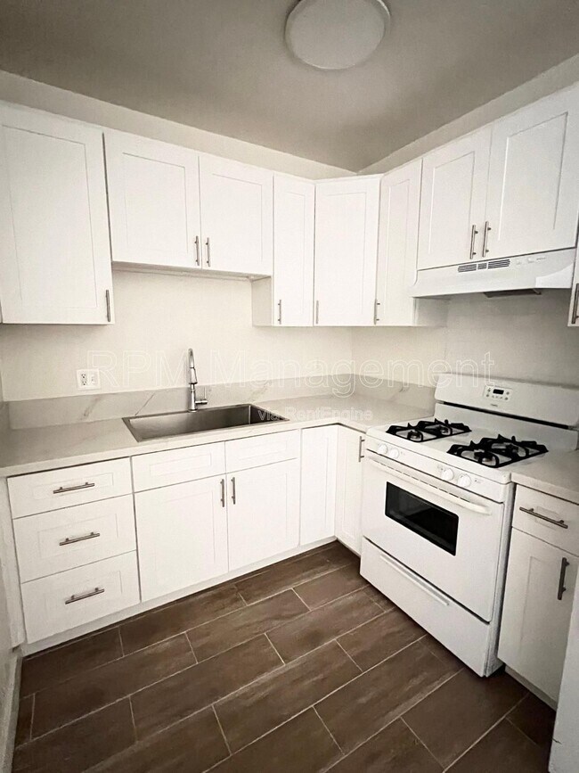 Building Photo - 619 Normandie Ave