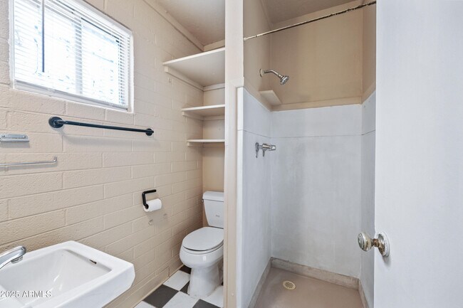 Building Photo - 343 W Portland St