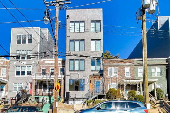 Building Photo - 531 Kennedy St NW