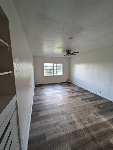 master bedroom - 11200 CA-99