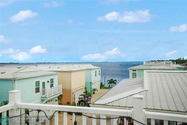 Building Photo - 423 E Intercoastal Dr