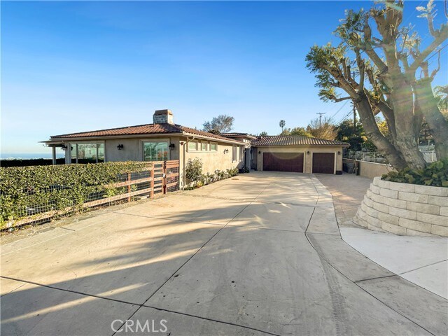 Building Photo - 2 Stallion Rd
