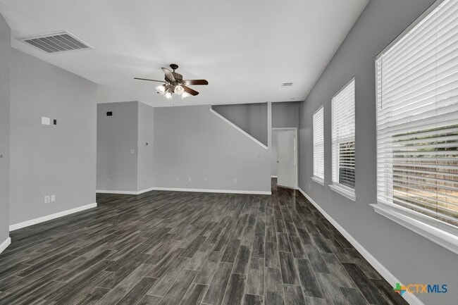 Building Photo - 400 Summer Dr