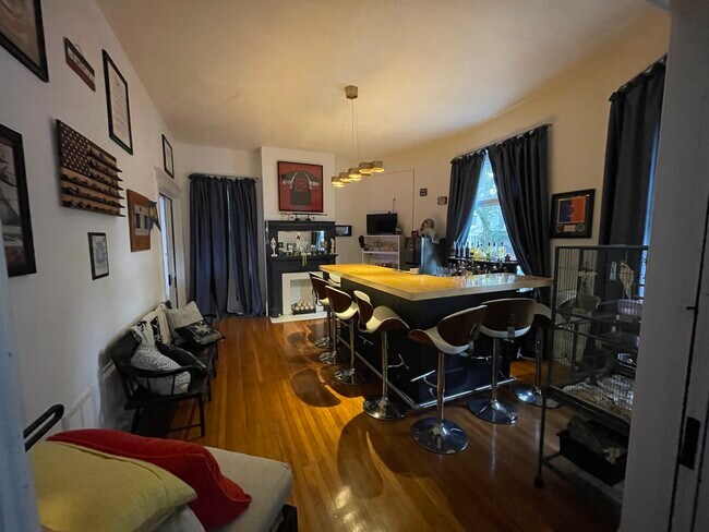BAR ROOM - 120 W 37th St