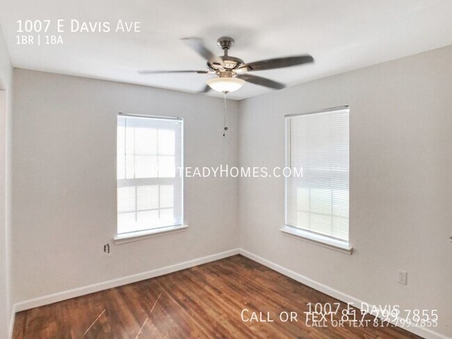 Building Photo - 1007 E Davis  Fort Worth, TX 76104
