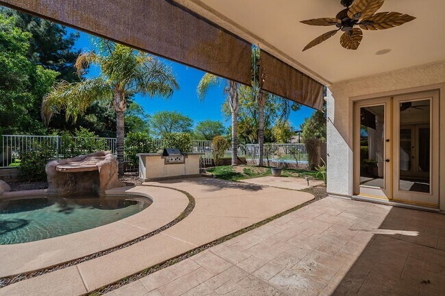 Building Photo - 3423 E Page Ave