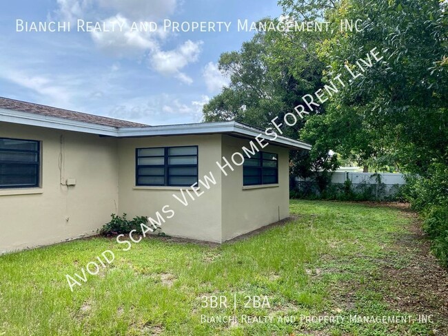 Building Photo - Block Home in Belleair Bluffs