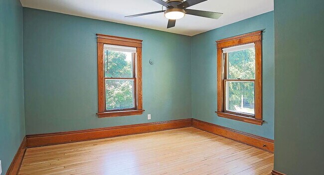 Building Photo - 240 Calkins Ave SE