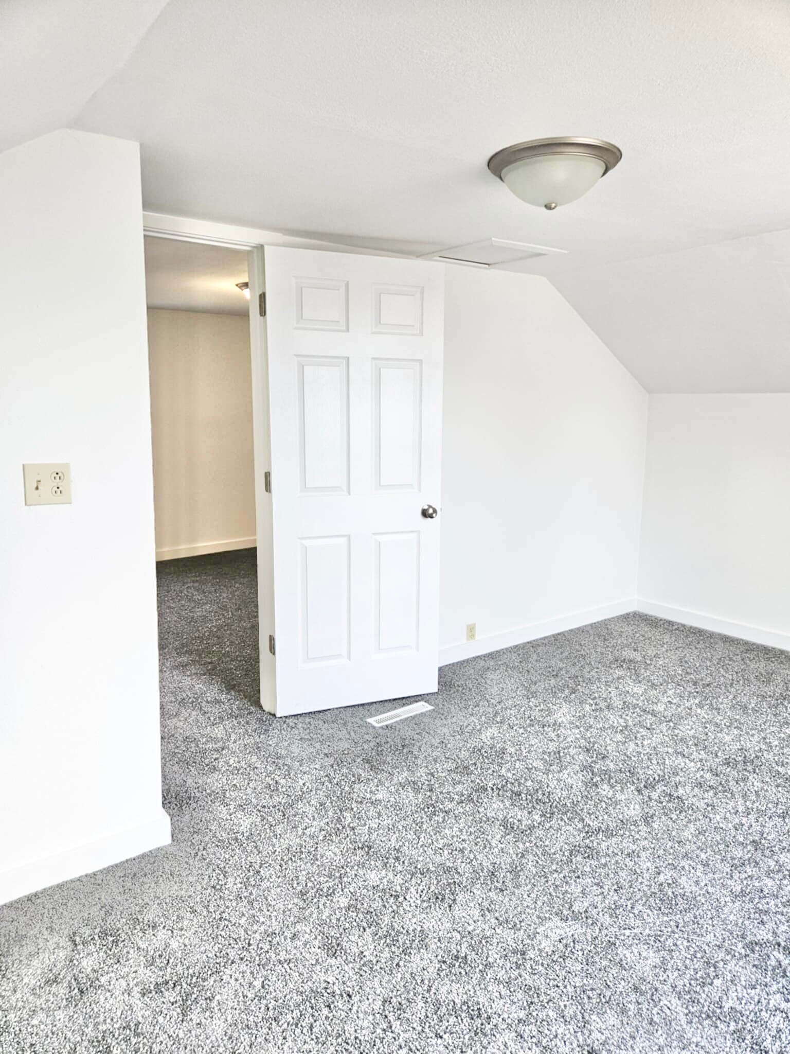 Building Photo - 210 Main St