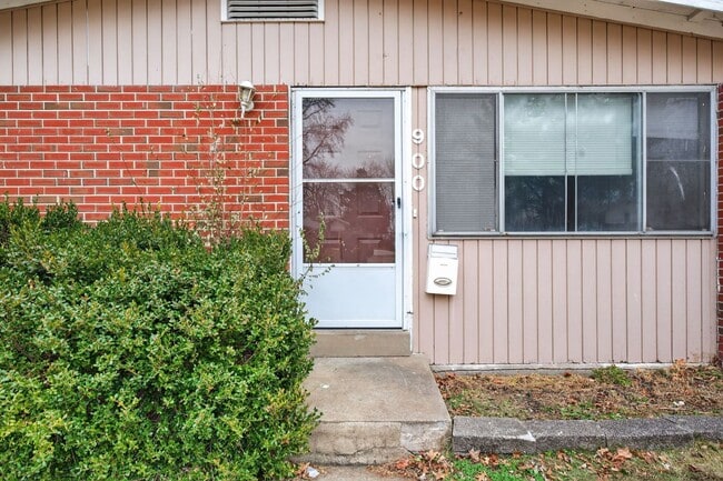 Building Photo - Updated 3-Bedroom Home with Fenced Yard in Florissant